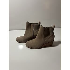 Tom’s Amelia Wedge Ankle Bootie Boots Beige NWOB Sz 9.5